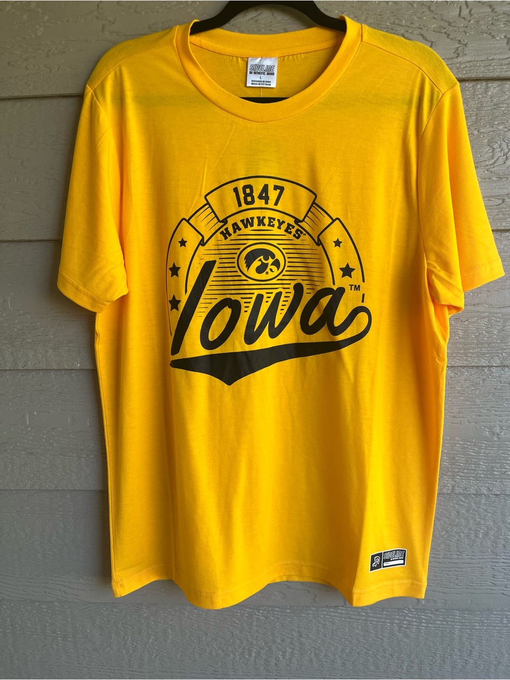 NWT Iowa Hawkeyes Sideline Authentic Brand Gold Graphic Tee Size L